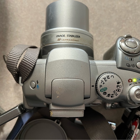 CANON POWERSHOT S2 IS 5.0MP DIGITAL CAMERA - TESTED WORKS Read Description - Picture 2 of 11